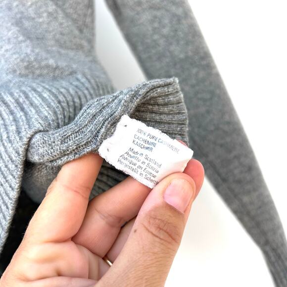 Vintage Men’s Allen Solly Cashmere V-Neck Sweater Grey Gray Medium Scottish - Picture 6 of 8